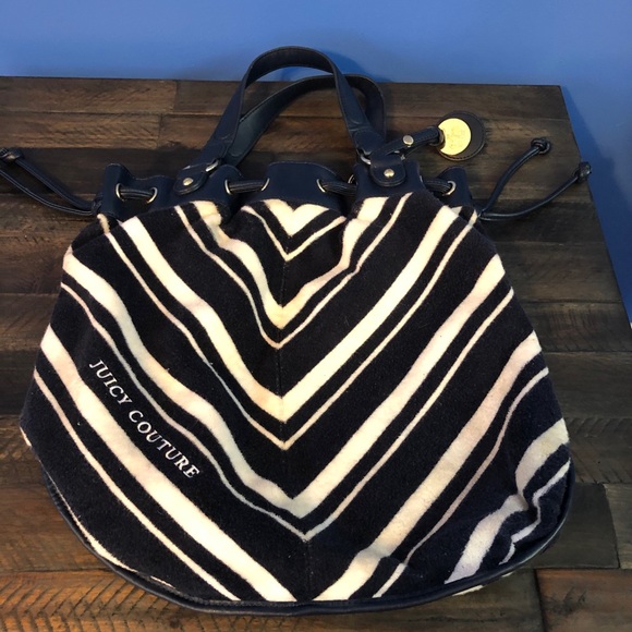 Juicy Couture Handbags - Juicy Couture shoulder bag